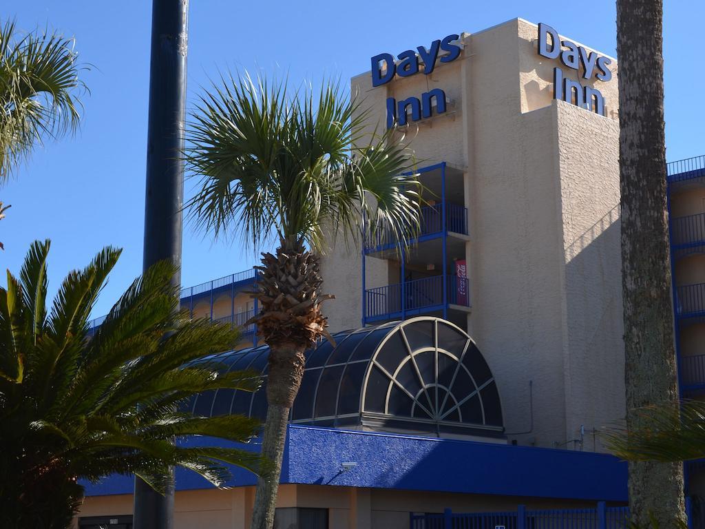 Days Inn By Wyndham Panama City Beach/Ocean Front Exterior photo
